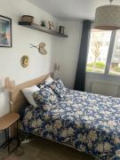 Bel appartement spacieux ,convivial de 3 chambres avec parking privé sécure