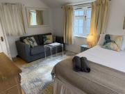 Private entry Guesthouse hideaway