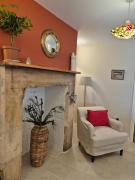 Large Victorian garden flat with views of Bath centre