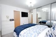 Cozy Place in Salford, Sleeps 8, 4 Bedroom, 5 Beds