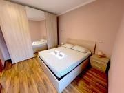 Dascio Lakefront with Private Garden and Parking