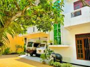 Serene Stay - Cozy Upstairs Apartment