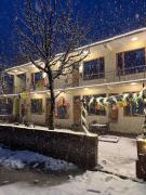 Shalom Guesthouse and Cafe