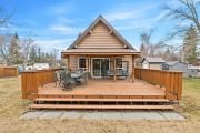 Lake Vibes 3 BD 1 BA Cottage steps from the Lake