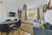 Stylish Modern 2 Bed in Central Stylish Modern 2 Bed in Central