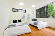 CBD 3br apt for 8 guests near Train & Shopping