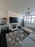 Spacious 3B Home with Garden in Central Ipswich