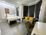Luxury Guest House in Vibrant London Area