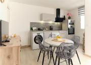 ICÉO, Les pieds dans leau