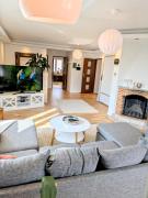 Luxury Villa with Beautiful Garden & Easy City Access