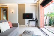 Appartement Cosy avec Parc et Piscine pour femme