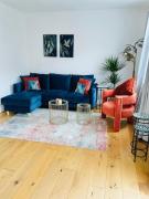 Canary Wharf Base Fast Wi-Fi & Riverside Walks