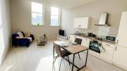 Prime Leeds- Spacious Cinema apartment