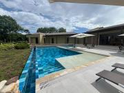 Roomy 4BR Villa with Pool at Mesa de Yeguas