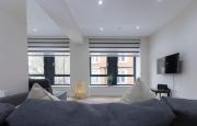 Stylish Modern Apartment by Aldgate East Station 3