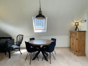 3-person apartment near forest