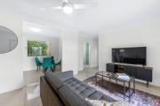Stylish 2BRM Apt Close to Gabba with Parking & Wifi