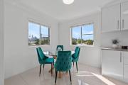 Stylish 3BRM Apt near Gabba with Free Parking & WiFi