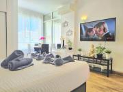 The Harmony Luxe Torremolinos City Center With seasonal pool Free wifi and Netflix BY NAMASTE ELITE