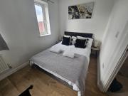 Homington House Long Stays Sleeps 7 Free Parking