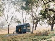 Lakeside Off-Grid Cabin - Pet Friendly - Freja