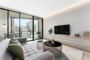 Luxury 2BR 2BA & Free Parking - 5 Min Walk to Town Hall & Darling Harbour