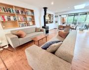 Lovely Beach House only 400m WALK to BEACH