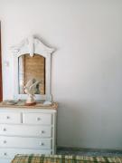 Piso bajo de 3 habitaciones y un baño SIN cocina Piso bajo de 3 habitaciones y un baño SIN cocina