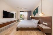 Lux 2BR w Rooftop Pool and Close to Beach