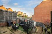 Charming House With Private Backyard and Parking Charming House With Private Backyard and Parking