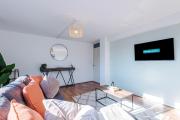 NEW ! Riverbank Loft, Stylish apartment, FREE parking, close to city centre & sleeps 7 NEW ! Riverbank Loft, Stylish apartment, FREE parking, close to city centre & sleeps 7