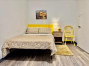 Private Room with Shared Bathroom on the 1st Floor 10 minutes Walk to University of Washington