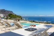 Two Views Villa - 8 Bedrooms, Camps Bay, Ocean Views, Pools