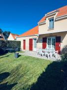 Maison avec jardin dans résidence fermée