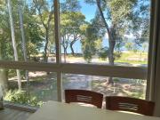 Espectacular departamento sobre la laguna para parejas