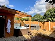 Town House with Jacuzzi & Sauna