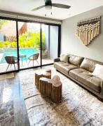 EXCLUSIVO! 2 dormitorios, 4 camas, de 1 a 6 huéspedes con terraza directo a la alberca y otra alberca azotea WIFI , GYM , SAUNA, ELEVADOR Y MAS!!!