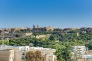Modern 3BR Penthouse with Valletta Views & Terrace