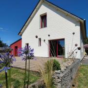 La maison blanche et rouge