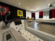 Suite Design #6#- Jacuzzi et Netflix-self check-in Suite Design #6#- Jacuzzi et Netflix-self check-in