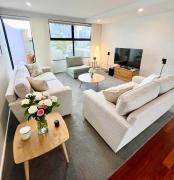 Luxe 2BR 2 Bath with Terrace, secure Parking, 200m from Sydney Metro