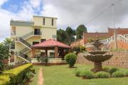 Résidence MIANTSOARIVO Guest House