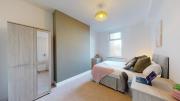 Riya Apartments - 3 Bedroom, 5 beds, 1 Bathroom, Fast Wifi, Sky Sports, Free Parking, 20 PERCENT OFF LONG STAY - PERFECT FOR CONTRACTORS