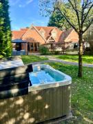 Serene Retreat - Hot Tub - Pool Table - Close to New Forest and Bournemouth Beach - Sleeps 12 Serene Retreat - Hot Tub - Pool Table - Close to New Forest and Bournemouth Beach - Sleeps 12
