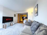 J Quarter 1BR - Free Parking - Suite Three