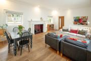 Chic 2BD London Flat Opp. Earl’s Court Station Chic 2BD London Flat Opp. Earl’s Court Station