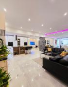 Luxurious Downtown Corniche Marina with Parking