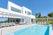 Luxury Holiday Villa with Heated Pool Open Sea Views