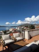 4-Bedroom Family Paradise with Top View 4-Bedroom Family Paradise with Top View