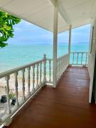 Peaceful Hideaway with Stunning View Beach Access